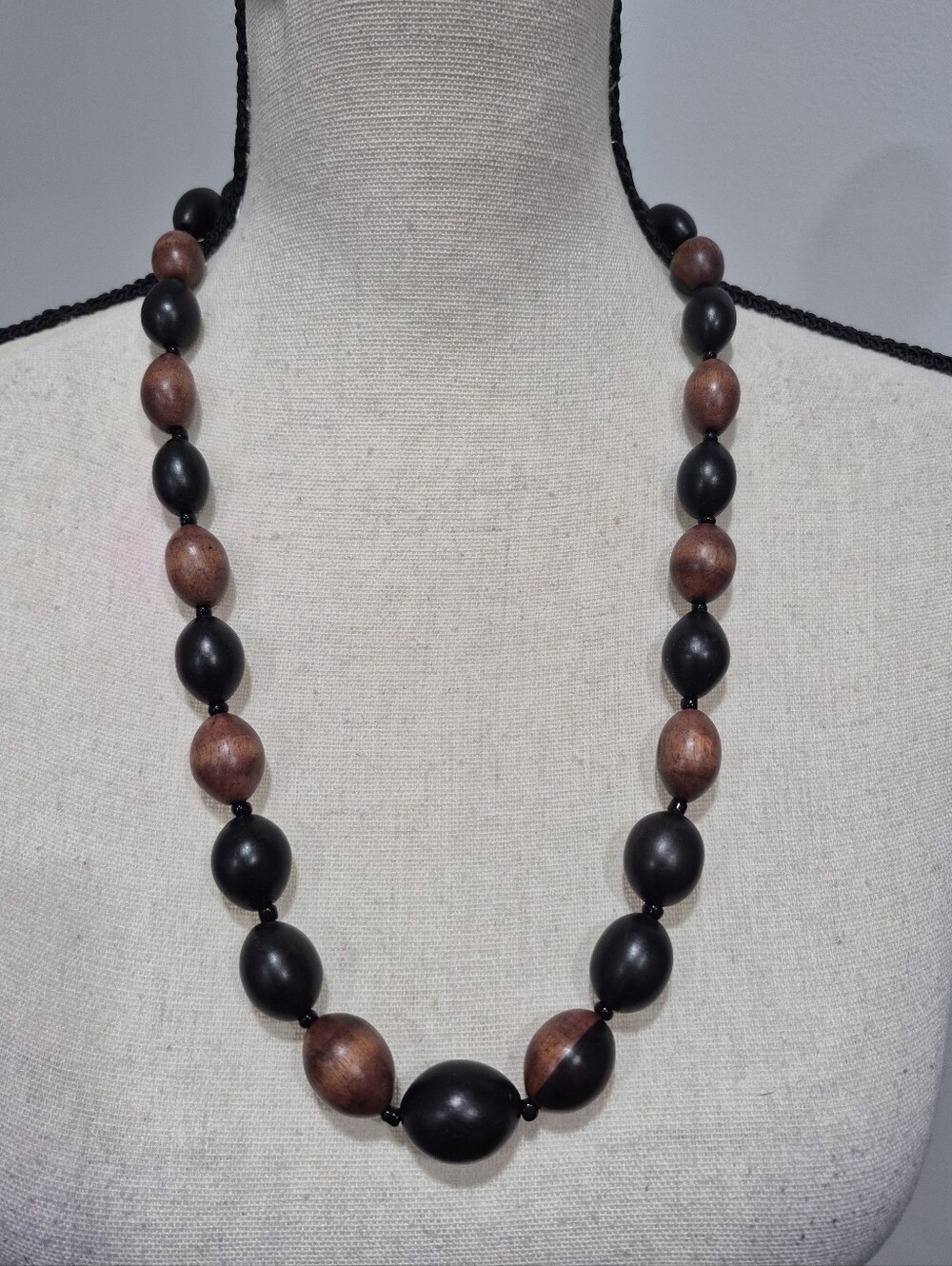 Vintage Teng Yue Wooden Bead Graduated Necklace